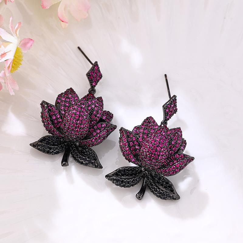 Элегантные многослойные серьги-лотосы с циркониевой инкрустацией из серебра 925 пробы