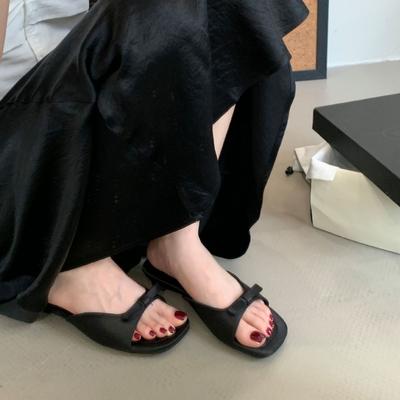 Клиновидный каблук Французские маленькие сандалии туфельки феи 2025 новая летняя мода бант низкий каблук нишевые сандалии