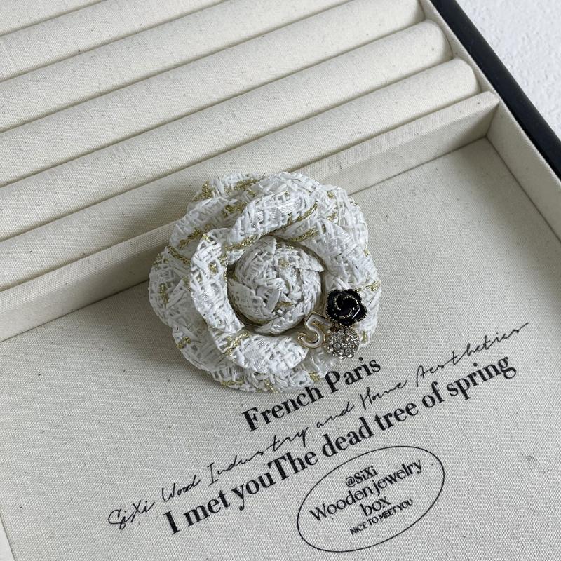 Korean Fabric Camellia Brooches For Women Handmade Flower Lapel Pins Elegant Clothing Jewelry Accessories Corsage
