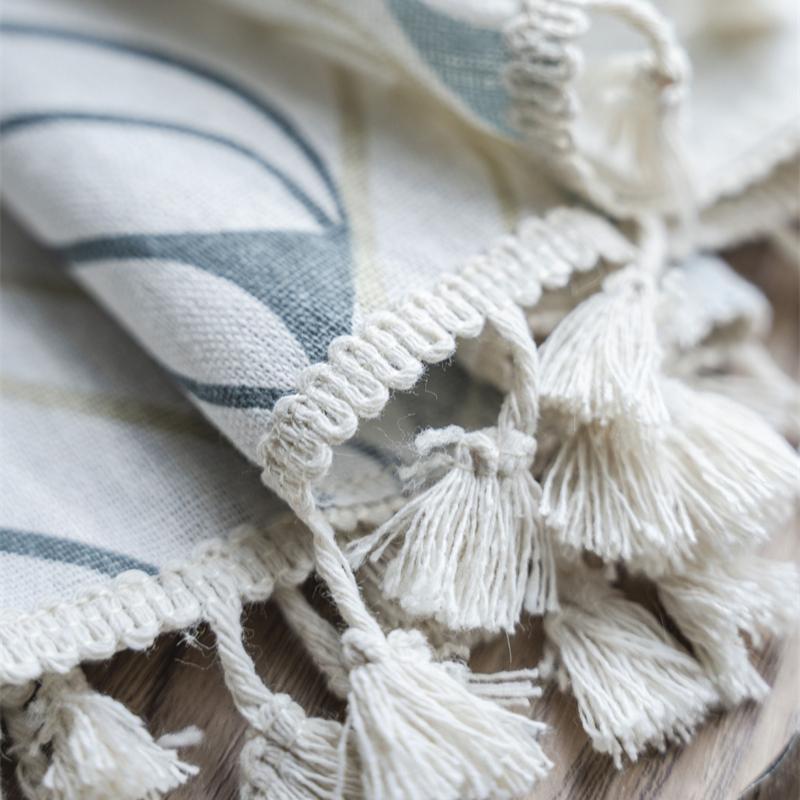 Шторы-листья Haute Textile с акцентированными волнистыми узорами | Утяжеленная кромка, фильтрующая свет для кухонь, отмеченных звездами Мишлен, и стеклянных атриумных эркеров
