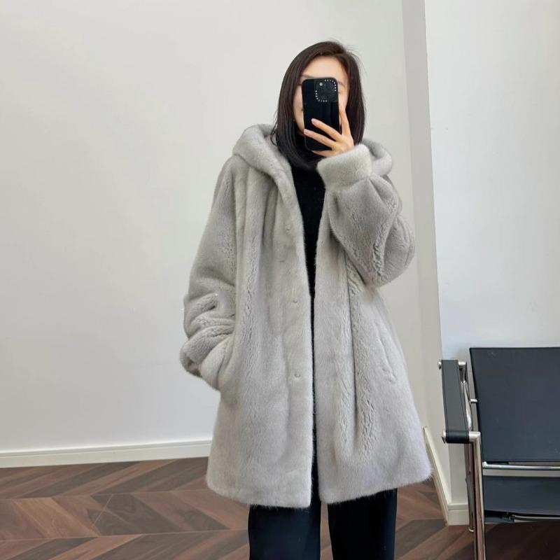 Зимнее женское пальто с капюшоном из искусственного меха