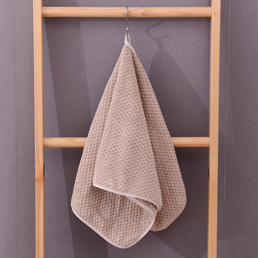 Soft Absorbent Coral Fleece Bath Towel with Pineapple Grid & Embroidered Logo, Thickened, Non-Shedding Pure Polyester