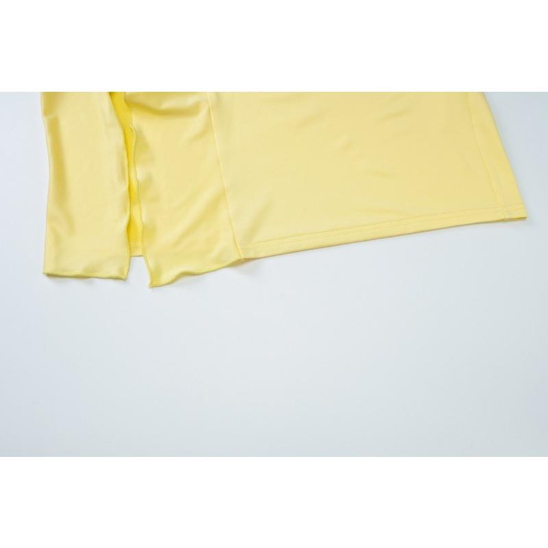 Женское облегающее платье с вырезом на шее и длинной юбкой