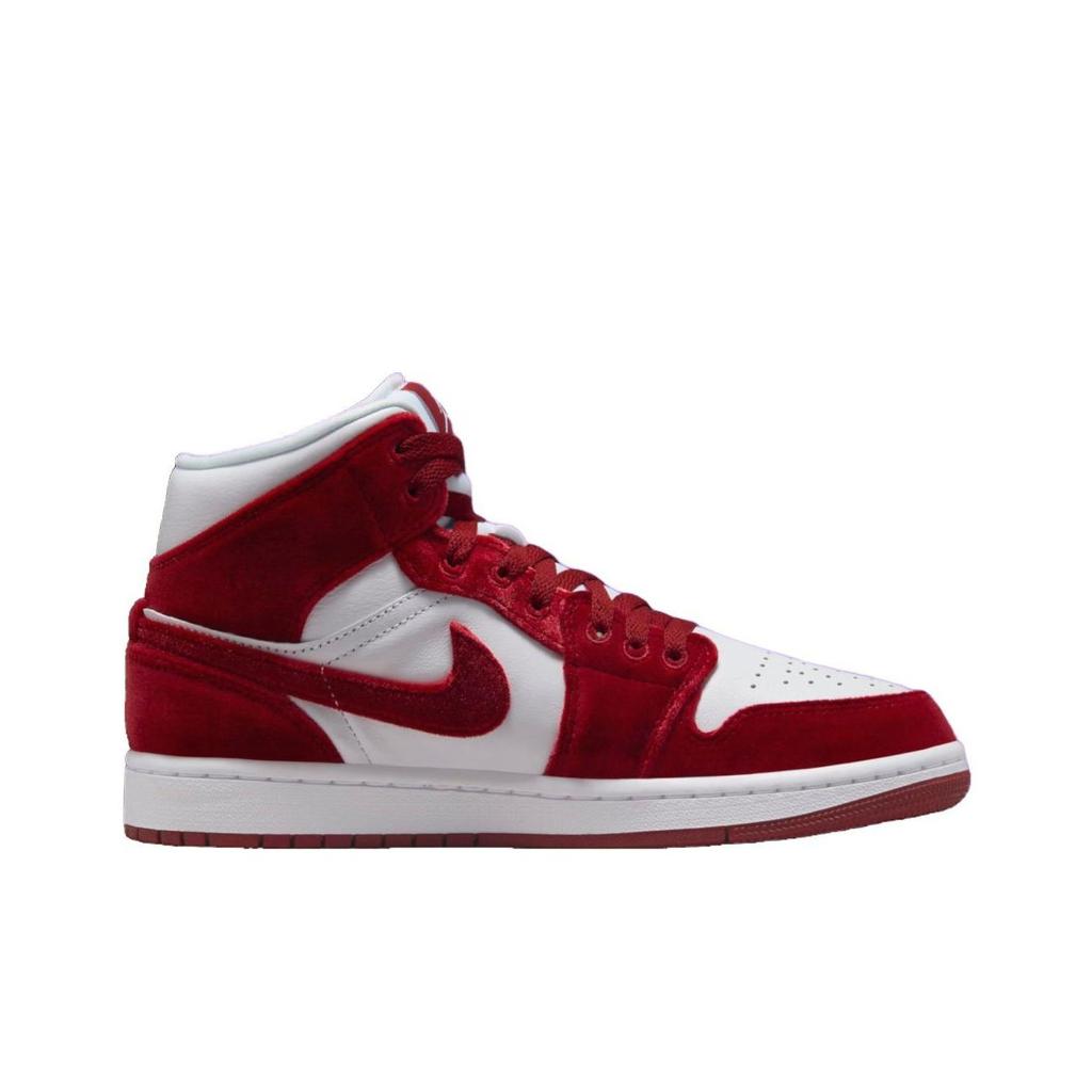 Кроссовки женские Air Jordan 1 Mid Red Velvet белые черные Team-Red FZ3334-100