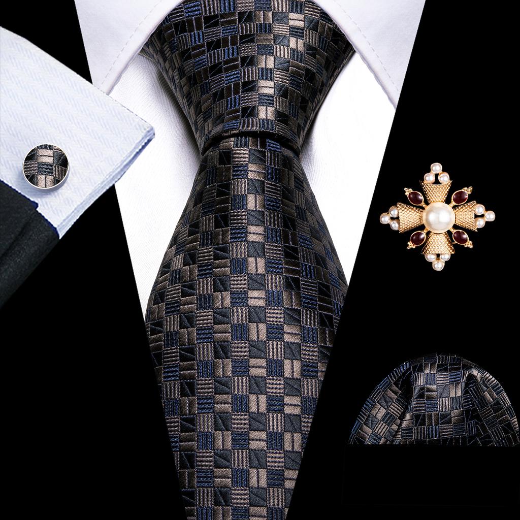 Комплект для мужчин: галстук, брошь и карманный платок