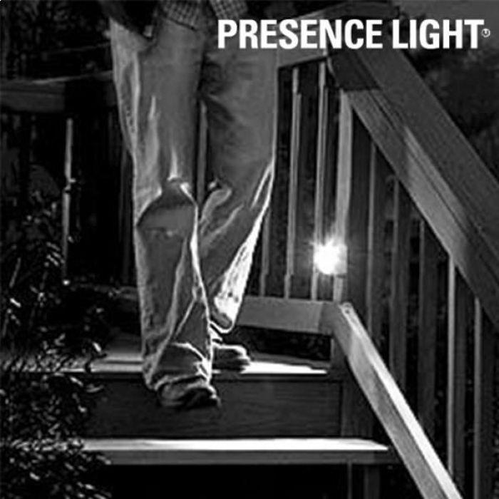 Lampe d'appoint à piles projecteur avec détecteur de mouvement * Dimensions approx, : 12 x 10 x 5 cm (projecteur) et 12 x 12 x 7 cm