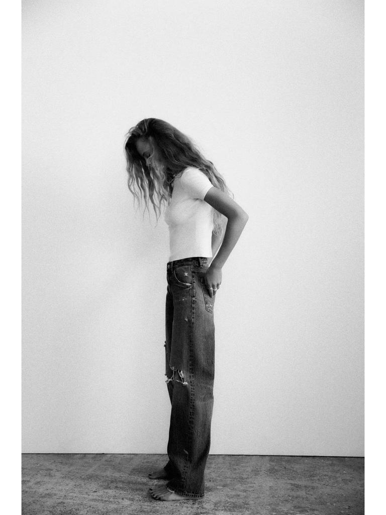 Женские джинсы из рваного денима с высокой посадкой, весна 2025: Европейский и американский стиль