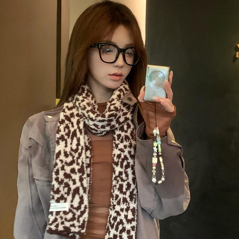 Leopards Print Plush Scarf Soft And Warm Neckerchief Fashionable Winter Scarves Suitable for Skiing and Camping