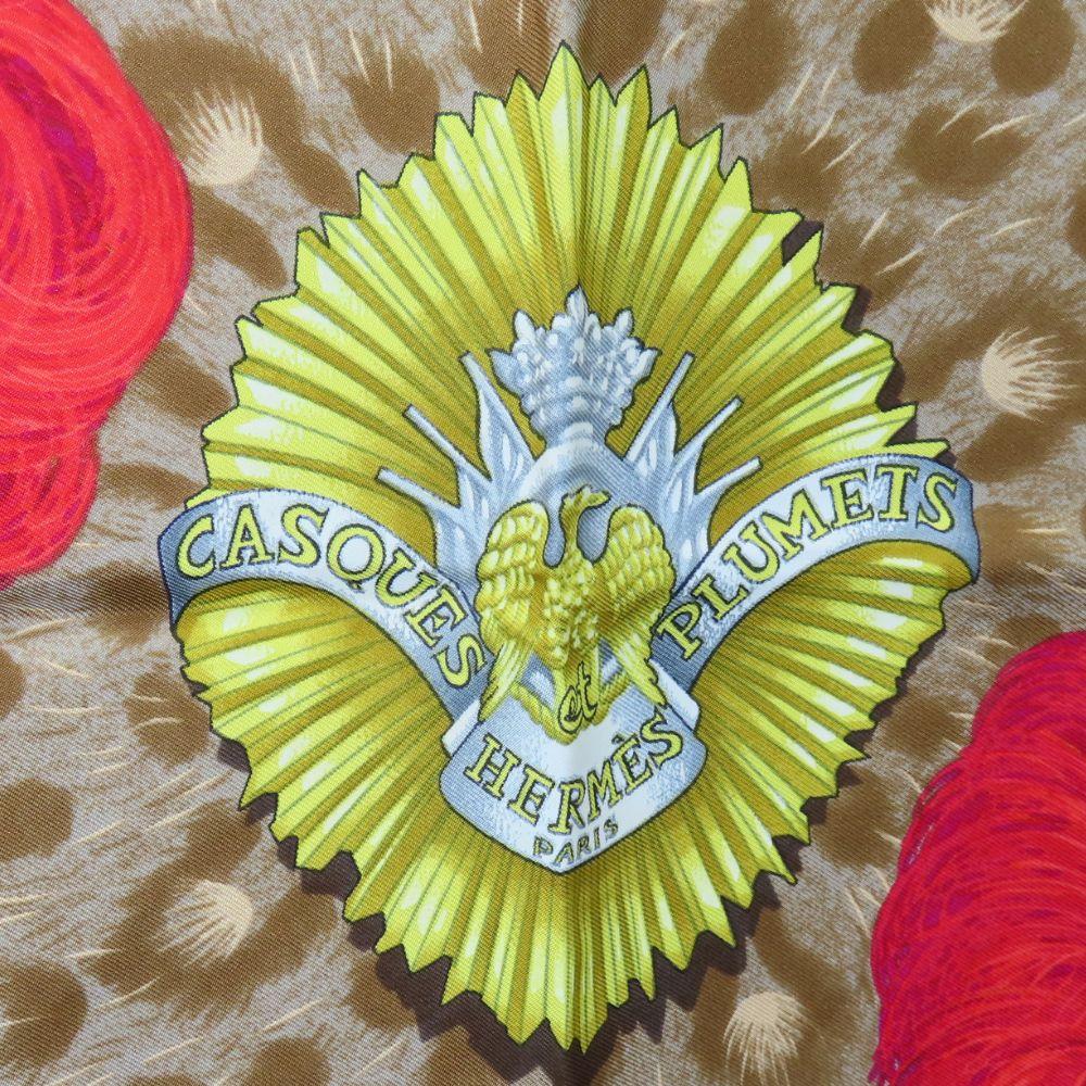 Поношенный шелковый платок HERMES Calle 90 зеленый многоцветный CASOUES et PLUMETS
