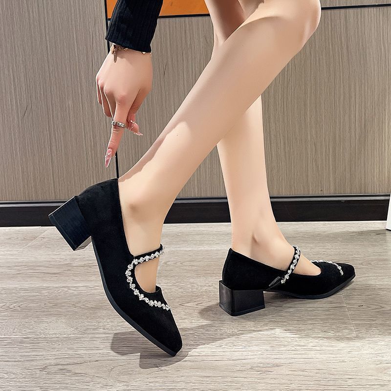 Light Luxury Curved Rhinestone Temperament Versatile Pointed French Retro Premium Soft-soled Single Shoes 2025 Spring and Summer New