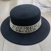 Wool French celebrity white flat top top top hat, female British retro fashion Hepburn hat