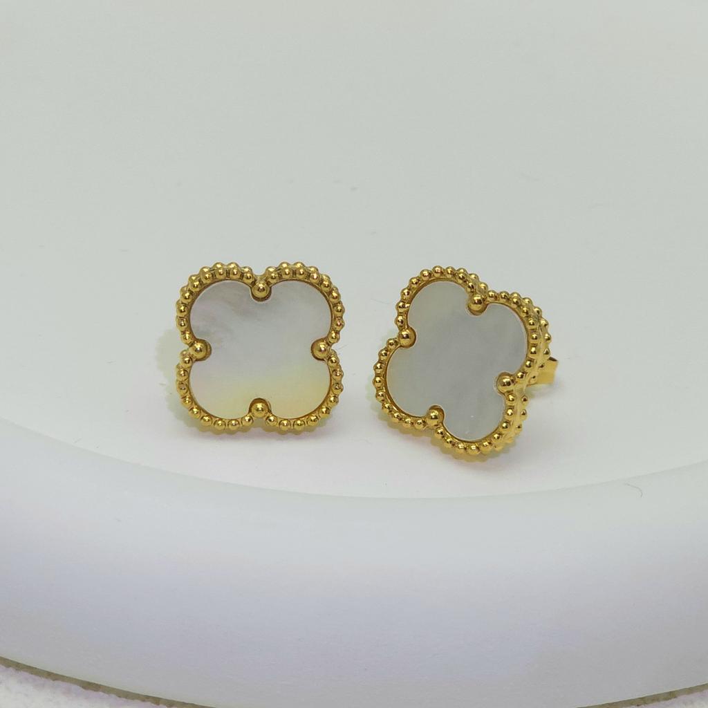 Высококачественная титановая сталь Натуральный перламутр Четырехлистный клевер Серьги для женщин 18K Модные Премиальные серьги