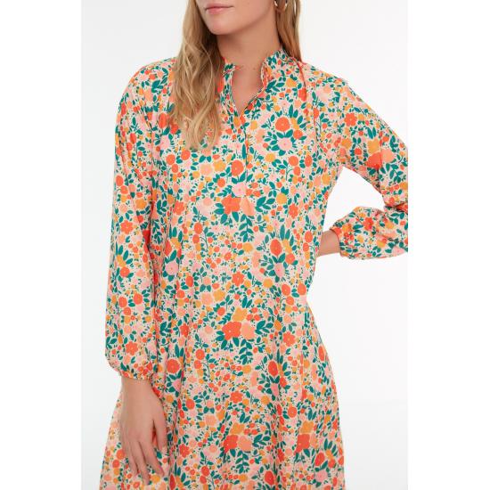 Оранжевая юбка с полуворотником с цветочным принтом и широкое платье с оборками