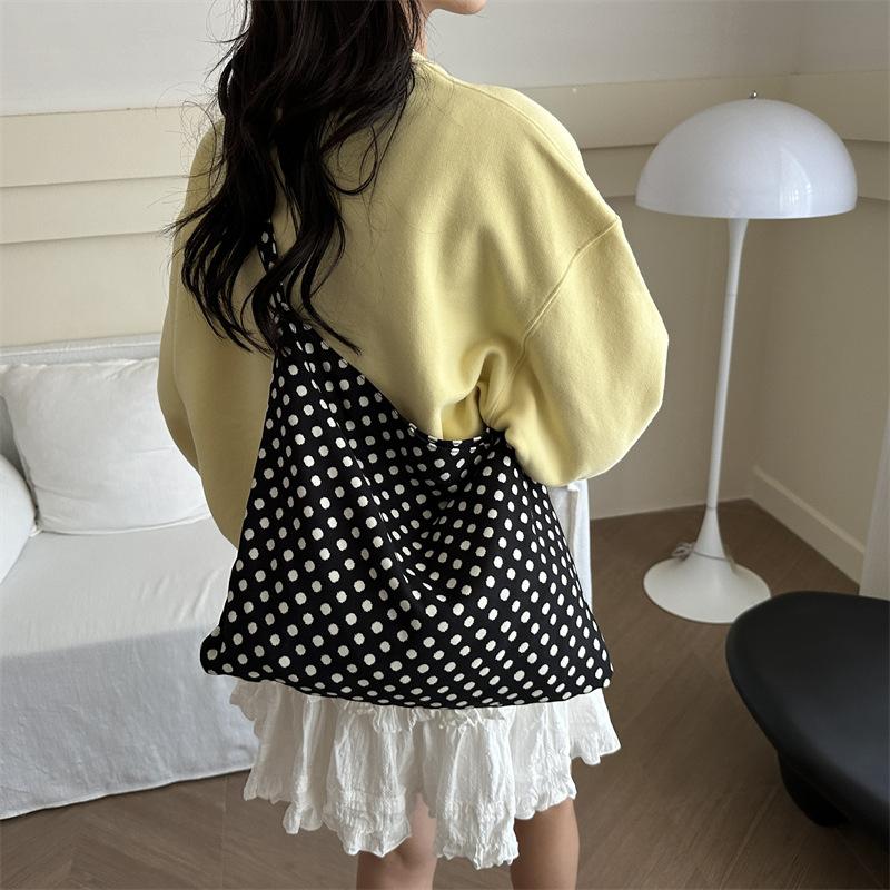 2024 летняя простая модная тенденция портативная сумка-тоут подмышкой тренд личность литературная ретро повседневная сумка через плечо