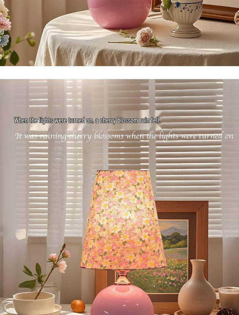 Винтажный керамический ночник с цветочным узором: Минималистичная настольная лампа для спальни, декор для атмосферы.