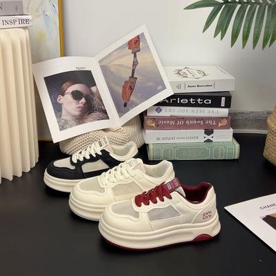 Маленькие белые туфли женские 2025 новая обувь весенние на толстой подошве с увеличением роста сетчатые кеды популярные универсальные повседневные туфли с юбками