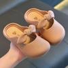 Новые милые домашние тапочки для девочек 2024 года, принцессы, с бантиком, закрытый носок, для дома, для родителей и детей, с плоской мягкой подошвой.