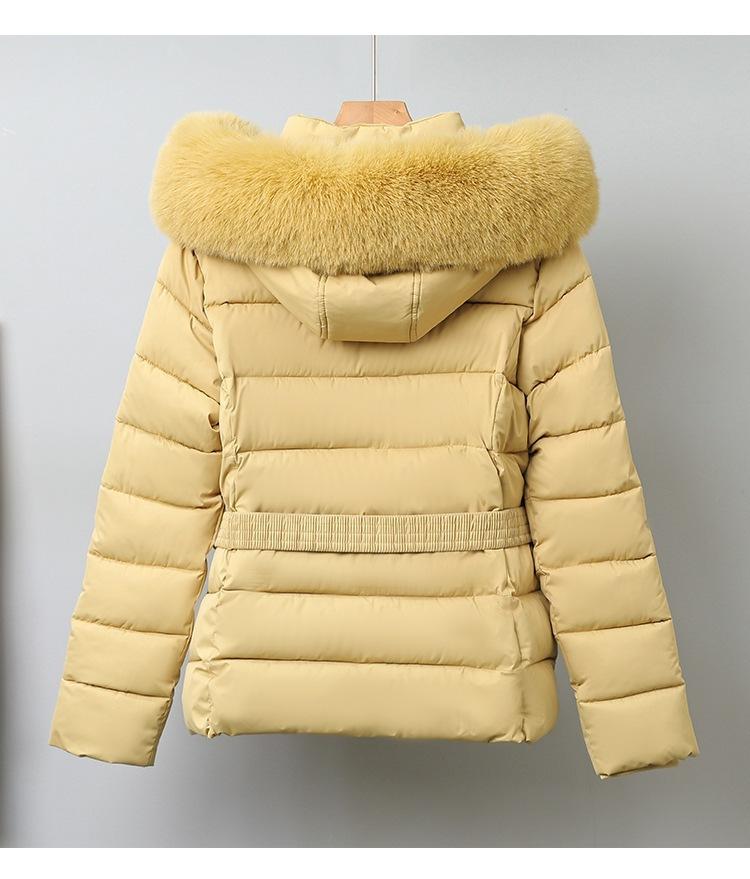 Женская короткая ветрозащитная теплая зимняя куртка с большим меховым капюшоном и поясом