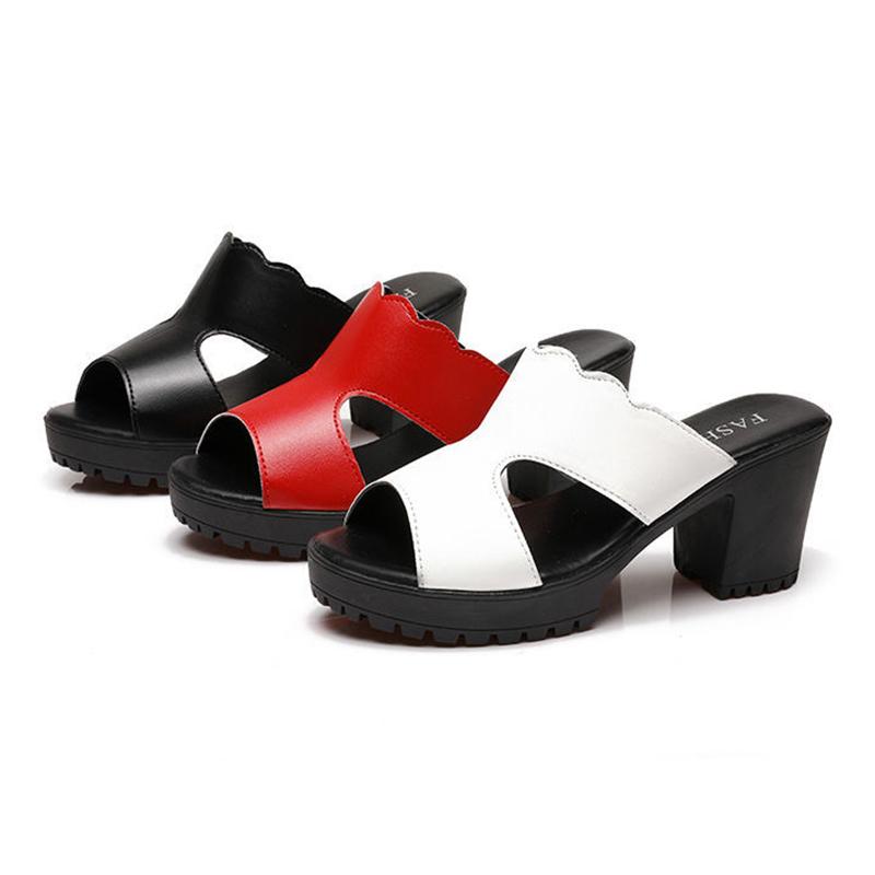 Сандалии и тапочки с мягкой подошвой на высоком каблуке. Женские летняя верхняя одежда из мягкой кожи на толстом каблуке. Нескользящие тапочки большого размера на толстой подошве.