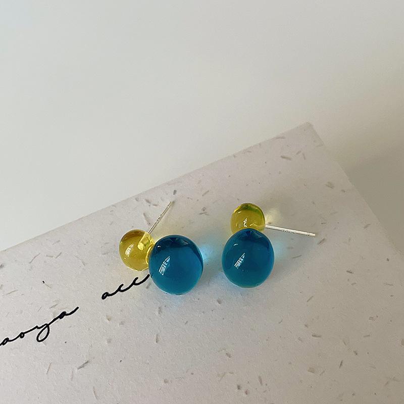 Серьги-гвоздики с шариками из смолы цвета дофамина, контрастные по цвету, женские, нишевые, простые и универсальные, модные серьги