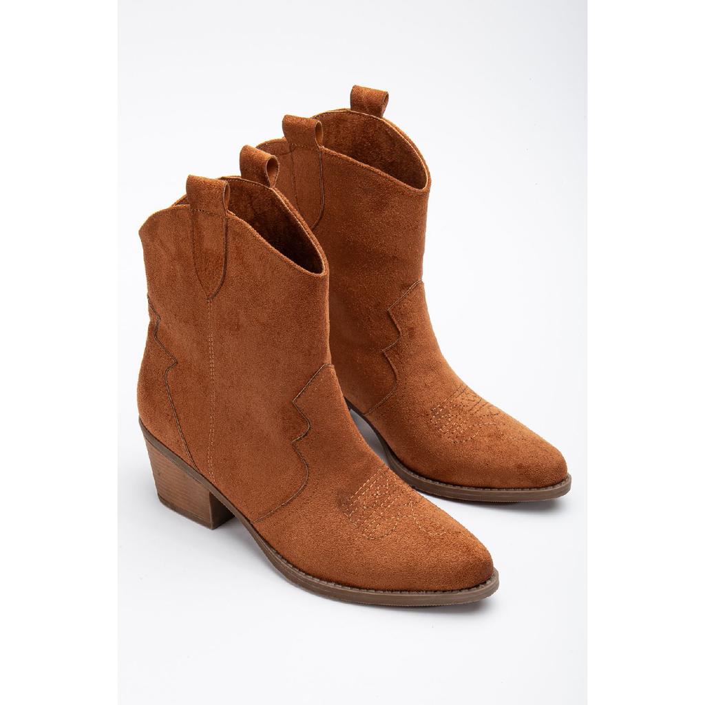 Кремовые бежевые матовые замшевые ковбойские сапоги из норки с камнем в стиле вестерн