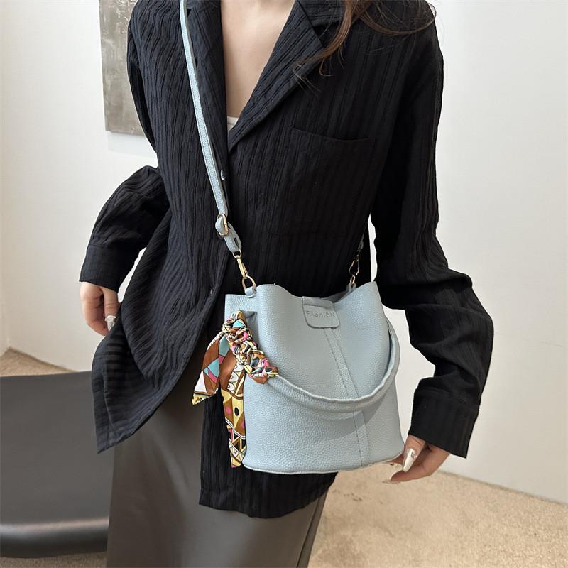 Трендовая летняя модная сумочка 2024 Стильная французская свежая сумка-ведро на одно плечо