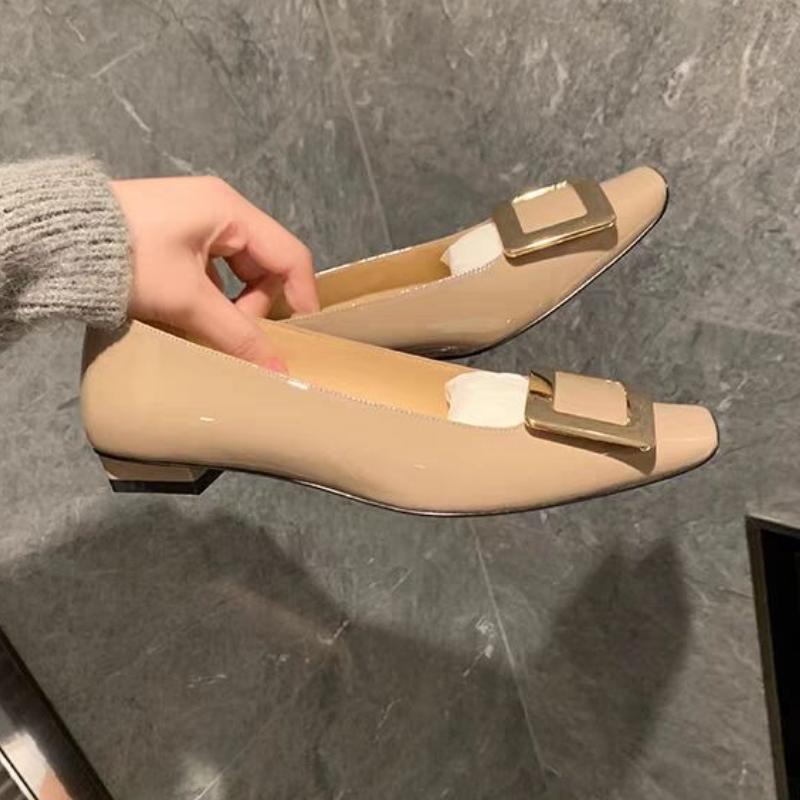 Туфли-лодочки из лакированной кожи на блочном каблуке, осенняя новинка, квадратный носок, неглубокий вырез, металлическая квадратная пряжка, мягкая подошва, нескользящие, на низком каблуке