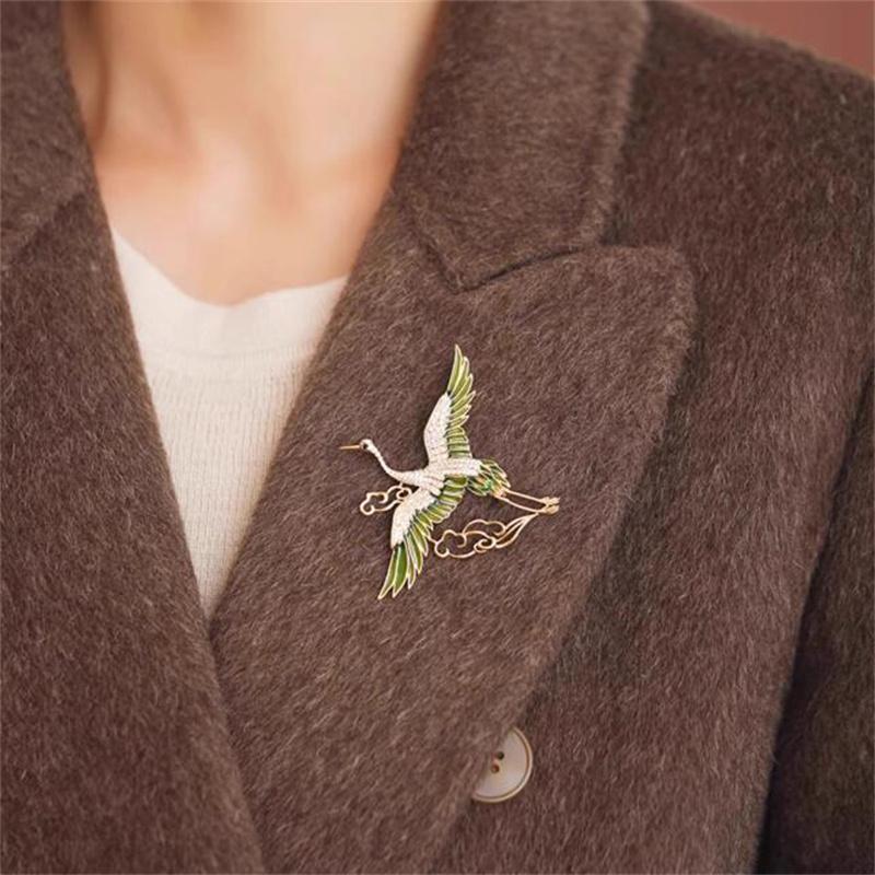 Chinese Style Elegant Rhinestone Green Enamel Wings Crane Clouds Brooches For Women Girls Flying Birds Lapel Pins Party Jewelry