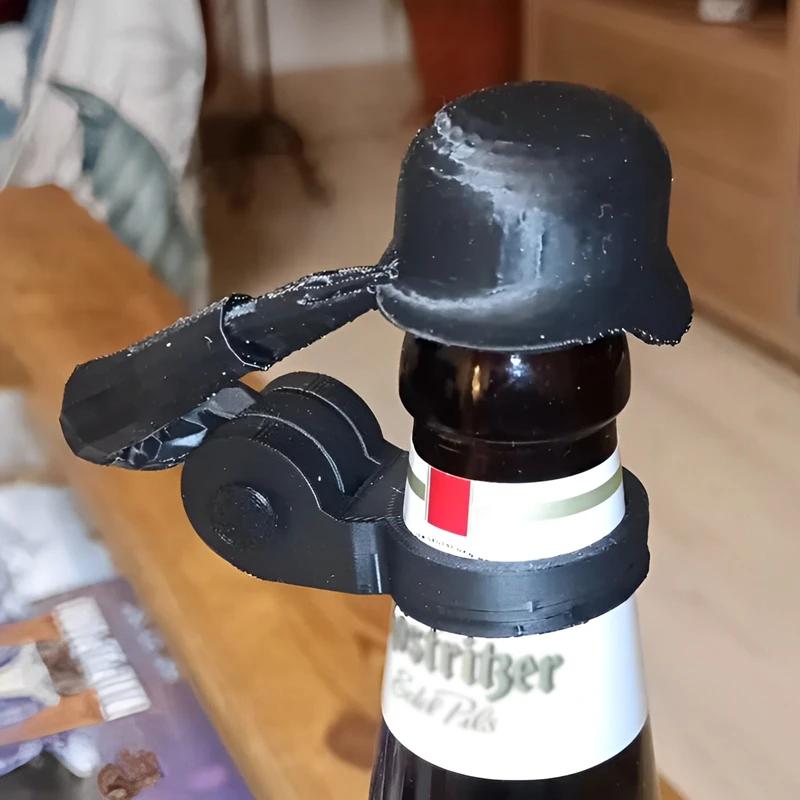Creative Soldier Salute Beer Bottle Helmet Decorative Bottle Lid Saluting Pose Beer Bottle Cap Novelty Drinking Topper Accessory