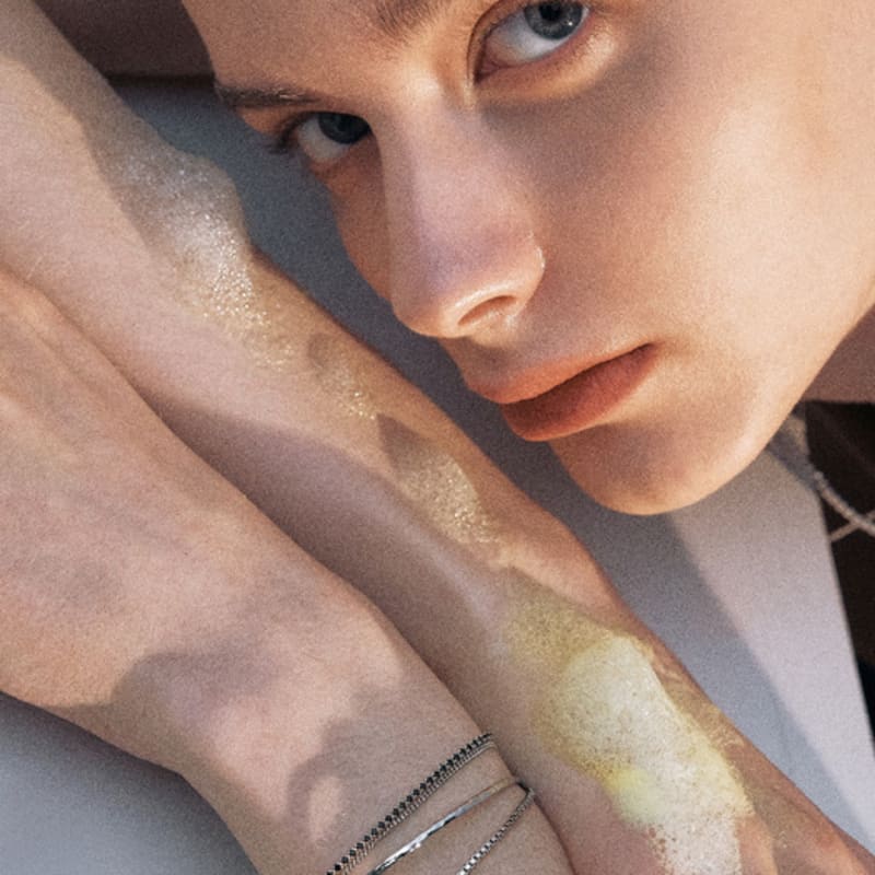 ONEENOUGH Magic Stone Embrace Bracelet