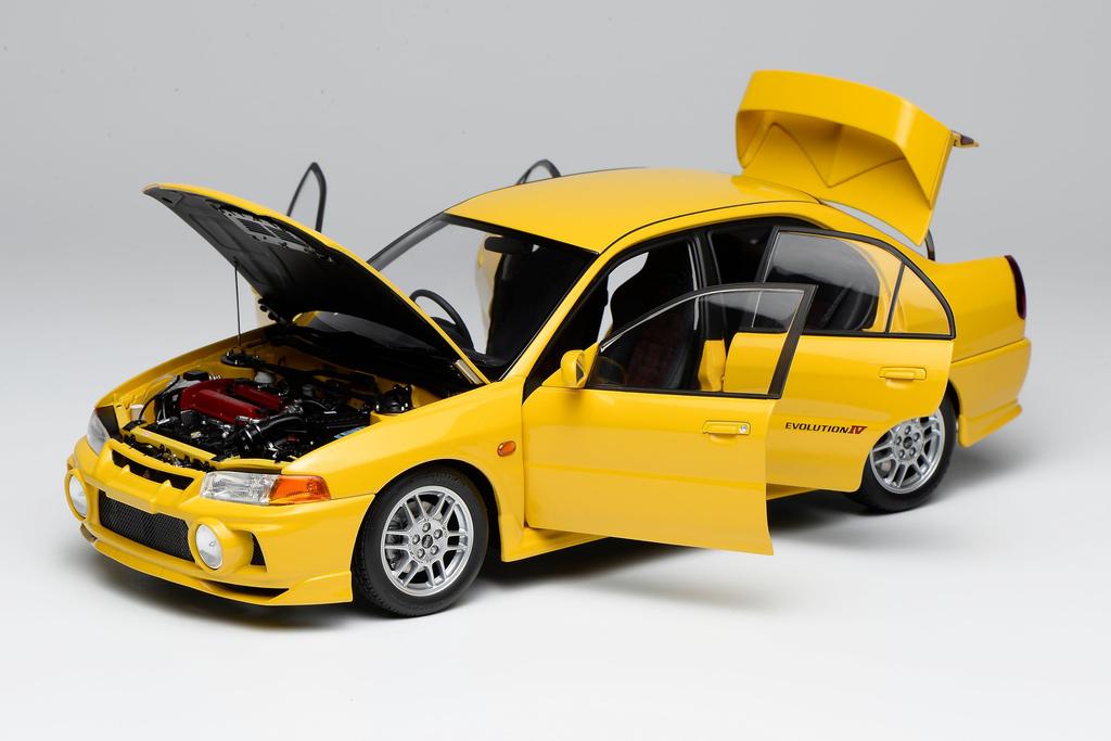 FREESTYLE MOTORHELIX Масштаб Mitsubishi Lancer Evolution EVO IV Одуванчиково-желтый Готовая модель M84006 1/18