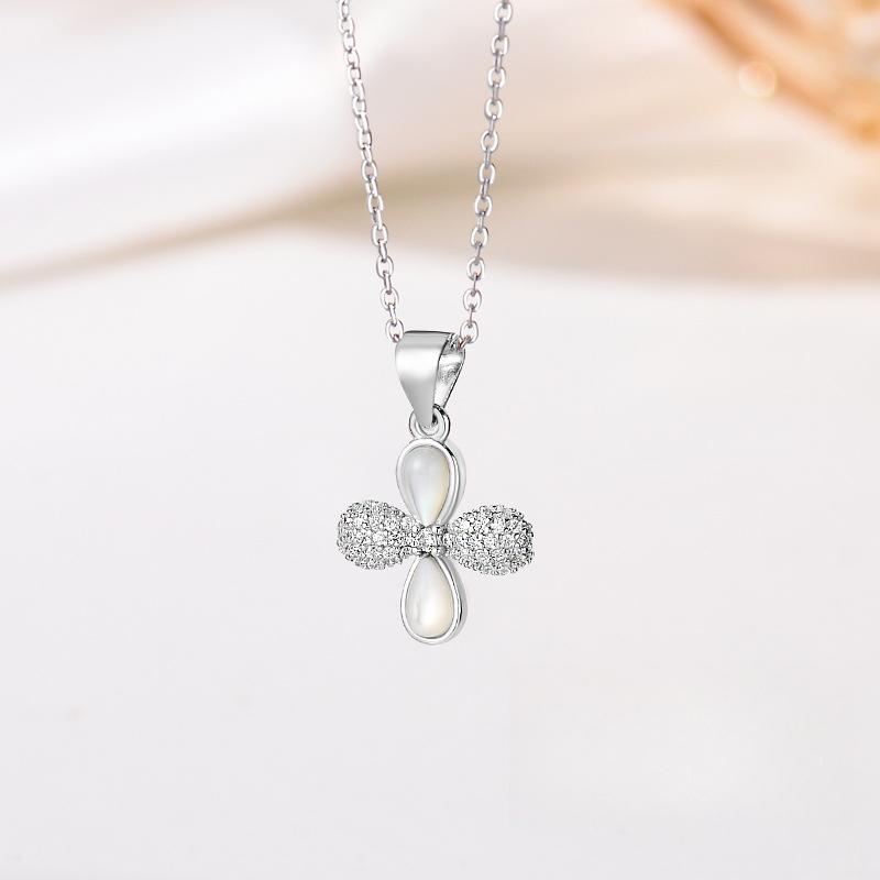 Цветочное ожерелье для женщин, легкая роскошь, высококачественная цепочка на ключицу, четырехлистный клевер, изысканный и универсальный дизайн, ощущение удачи