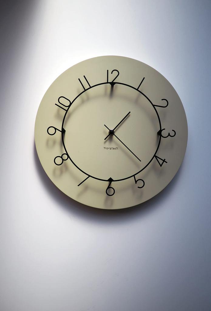 Interform Настенные часы Lou Бежевый Черный Плавный ход CL-4317BE