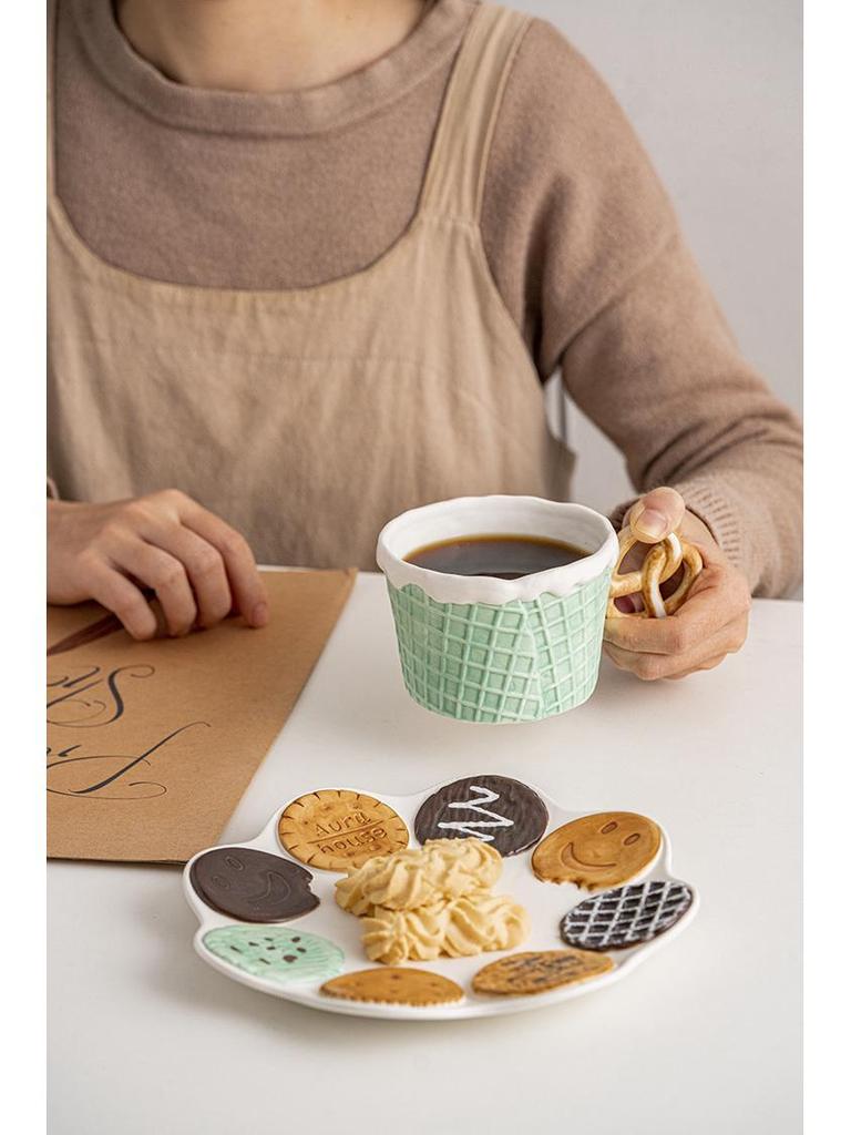 Милая керамическая кружка в корейском стиле и серия печенья Набор столовой посуды: Кофейная чашка, Завтрачные и обеденные тарелки, Десертная тарелка