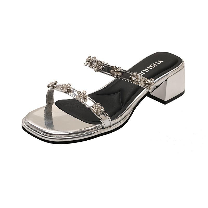 Красивые темпераментные крутые тапочки женские летние новые популярные сандалии с открытым носком и стразами толстый каблук шлепанцы на одной перемычке