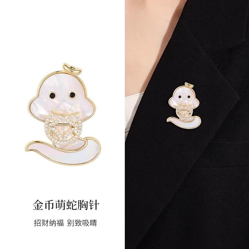 Cute Gold Coin Snake Baby Brooch High-End Femininity Corsage Niche High-End Pin Suit With Accessories