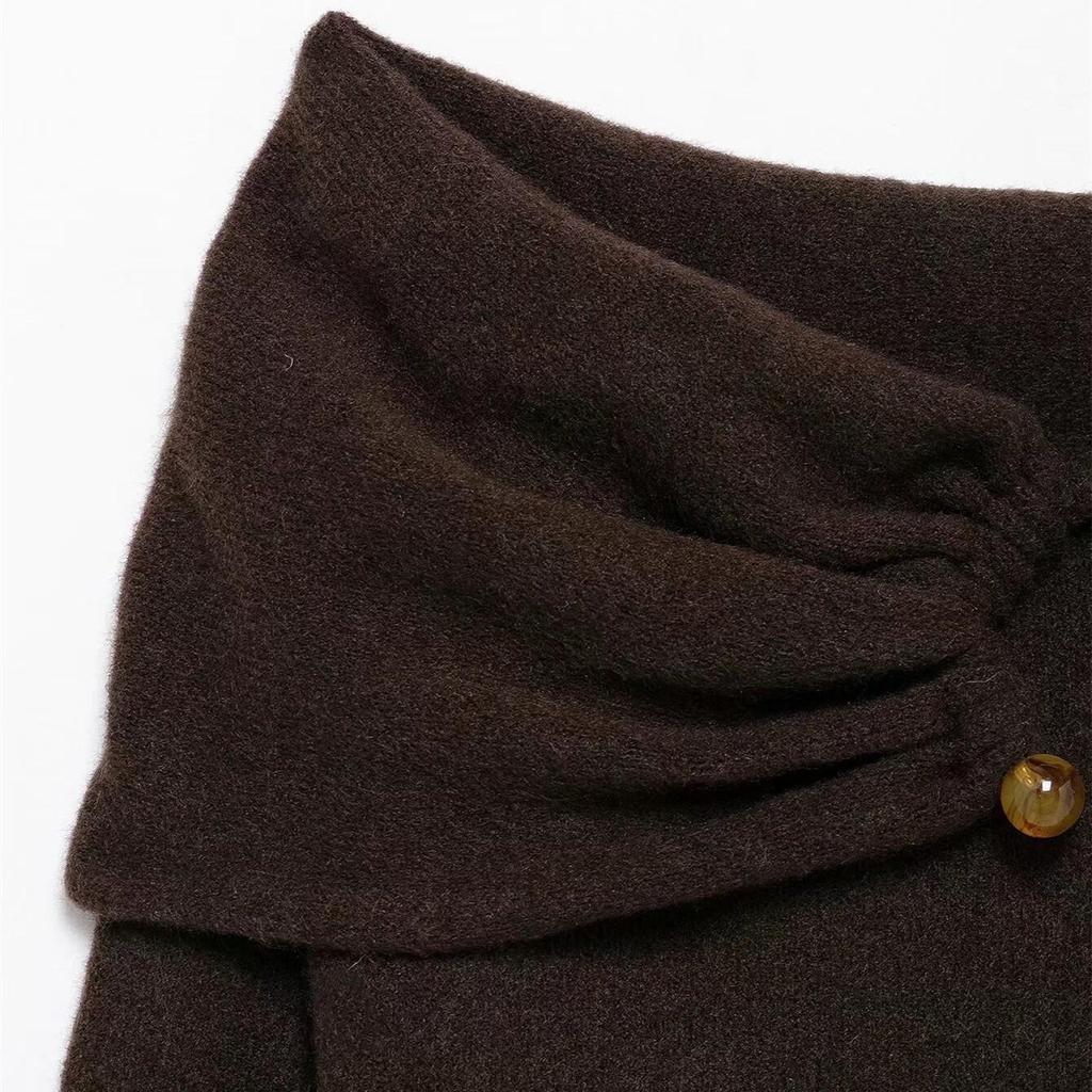 Весна 2025 Женский трикотаж с открытыми плечами и горловиной с подвернутым краем