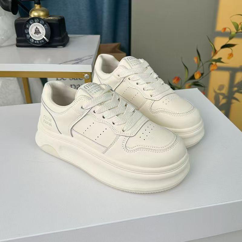 Маленькие белые туфли на толстой подошве женские одинарные туфли с подошвой-бубликом увеличиваются в высоту 2025 весна и осень новая универсальная мода студенческие спортивные и л