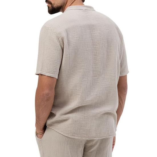 Комплект из 2 предметов: мужской летний наряд, воротник-стойка, пуговицы, вырез, короткий рукав, футболка, эластичный пояс, шнурок, карманы, длинные брюки