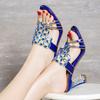Модные женские дышащие босоножки со стразами и цветочным узором, летние модные новые кожаные тапочки, нескользящие босоножки с ромбами на толстом каблуке