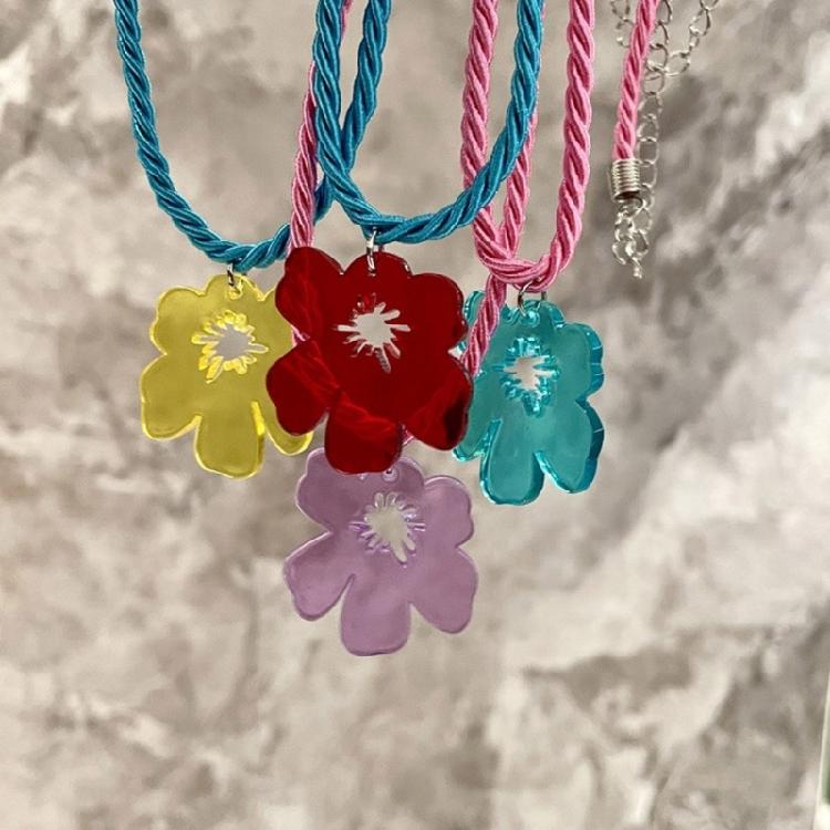 Acrylic Flower Pendant Necklace Adjustable Length Clavicle Chain Handmade Neckchain Accessories for Women and Girls