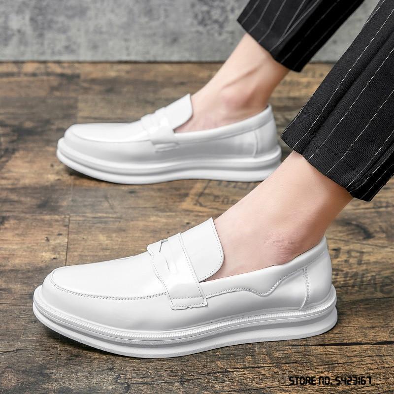 Fashion New Luxury Men's White Black Patent Leather Penny Loafers Male Casual Moccasins Driving Shoes Wedding Party Prom Flats