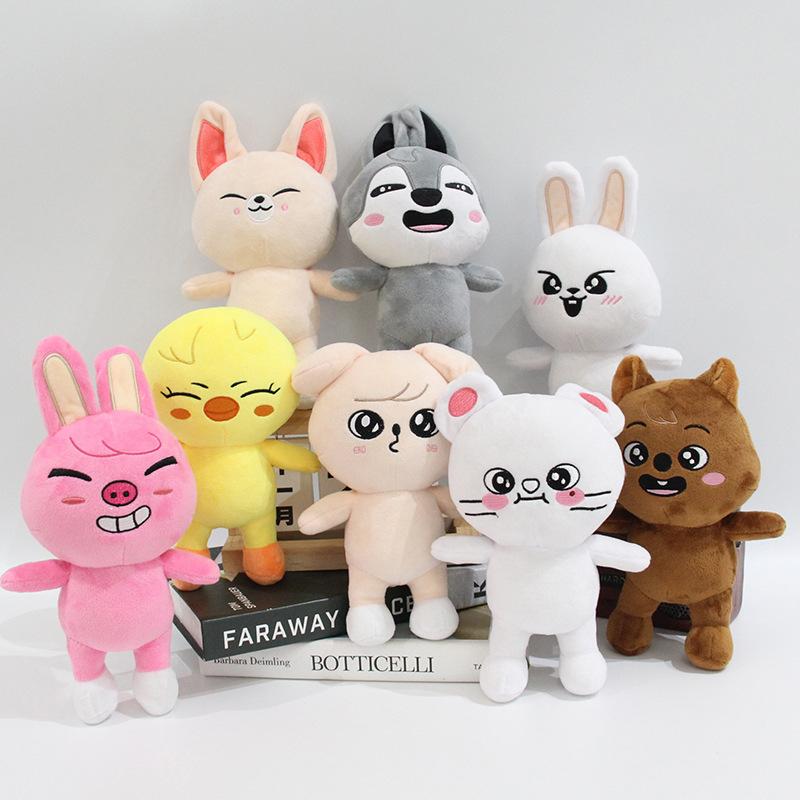 Плюшевые игрушки Skzoo Stray Kids Плюшевый волк Чан Мультяшное чучело Животное Плюшевые игрушки Кукла Милый компаньон для детей Взрослых Фанатов Подарок 20 см