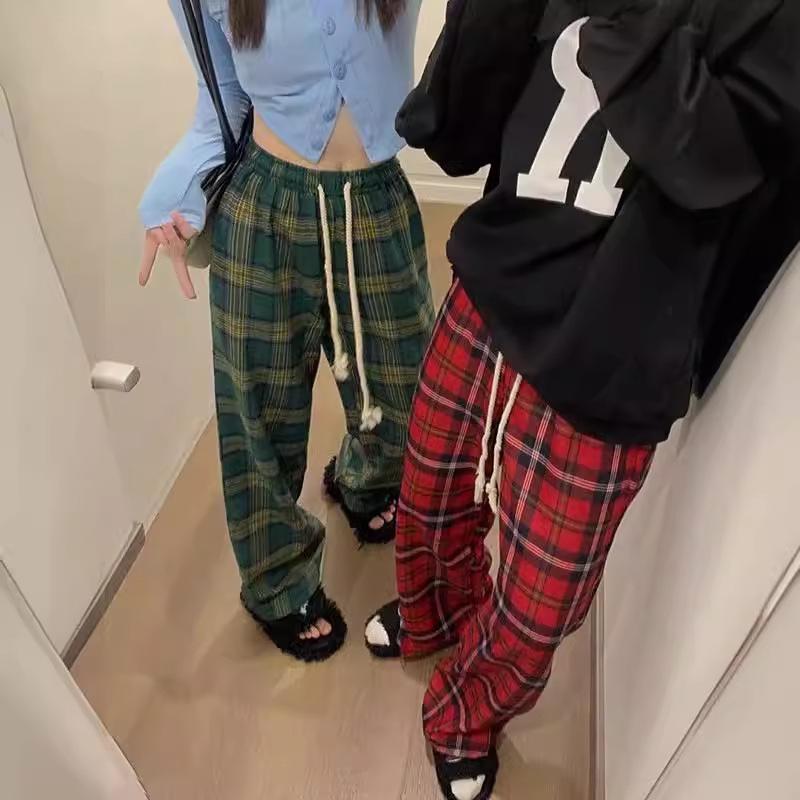 Женские брюки широкого кроя в красную клетку - повседневный осенне-зимний спортивный стиль
