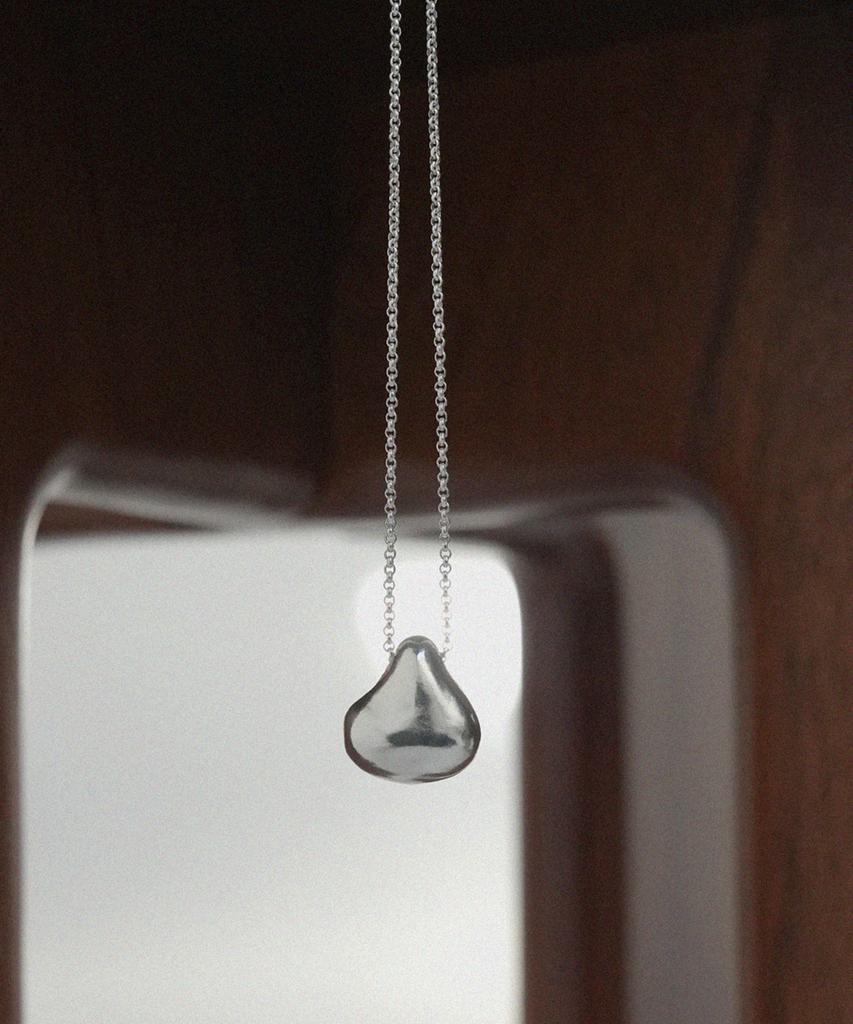 Reindeer Grotto Necklace 01