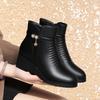Модные женские ботинки на танкетке 2024 Зима Утепленные плюшем изнутри Мягкая кожа Женские зимние ботинки Большой размер Женская зимняя обувь