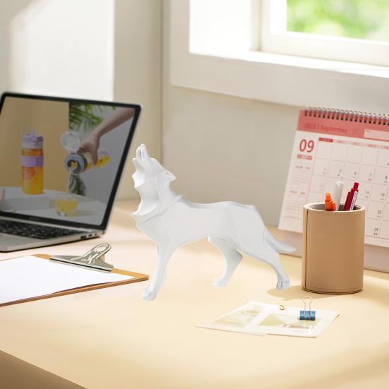 Geometric Wolf Ornament Synthetic Resin Wolf Sculpture Abstract Animal Art Statue for Home Office Desktop Decoration