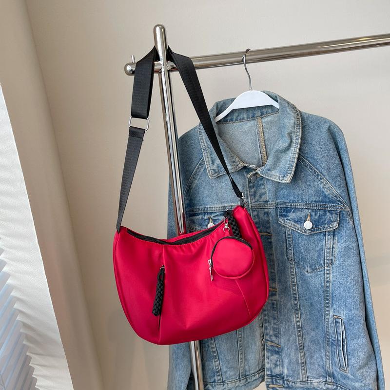 Повседневная сумка большой вместимости женская 2025 новая модная простая сумка-пельмень модная нишевая сумка через плечо сумка-мессенджер