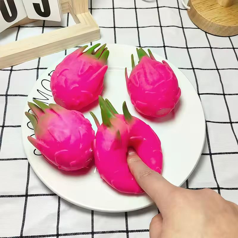 Забавная антистрессовая пищалка-драгонфрут, сжимаемый мячик, подарок, мягкая сжималка, снятие стресса, фиджет, сенсорная игрушка, имитация фруктов, еда