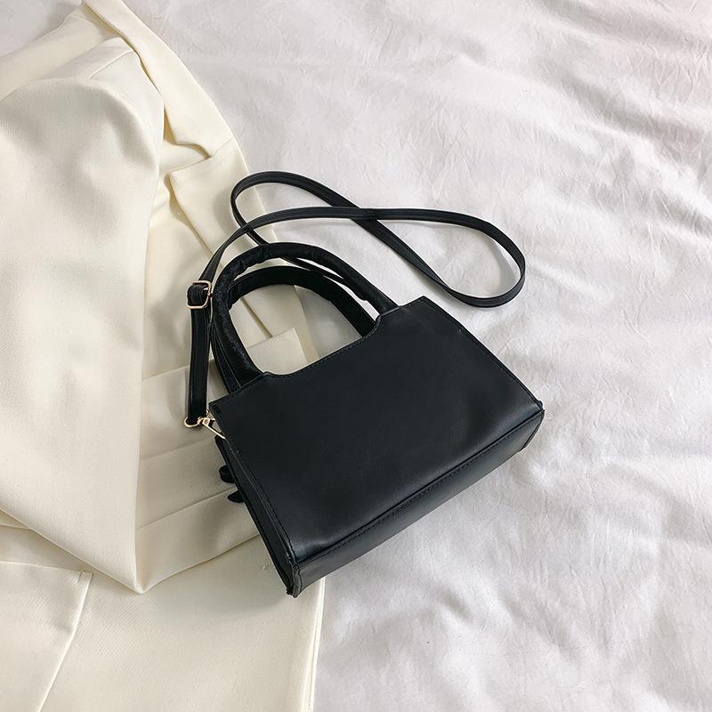 Модная женская сумка иностранного стиля с нежной текстурой и однотонным бантом. Маленькая женская сумка.